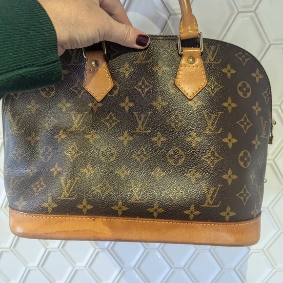 Louis Vuitton Alma - Picture 6 of 17